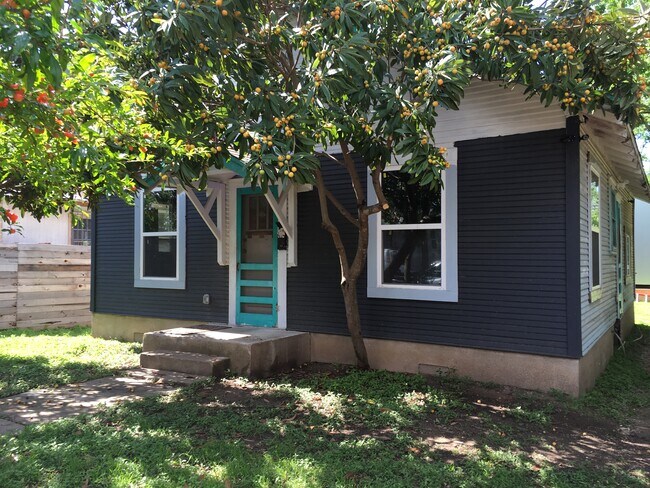 Foto del edificio - 1303 E 3rd St