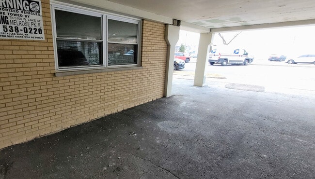 Foto del edificio - 7929 W Grand Ave