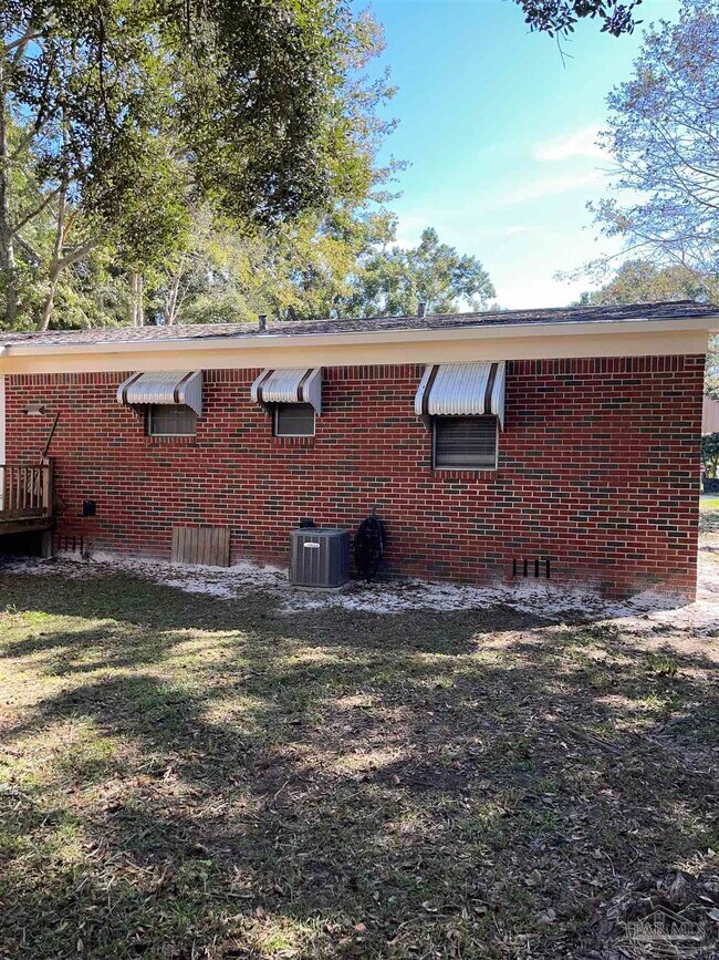 Foto del edificio - 8617 Satsuma Ave