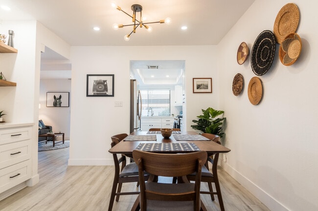 Building Photo - 2415 Los Patos Dr