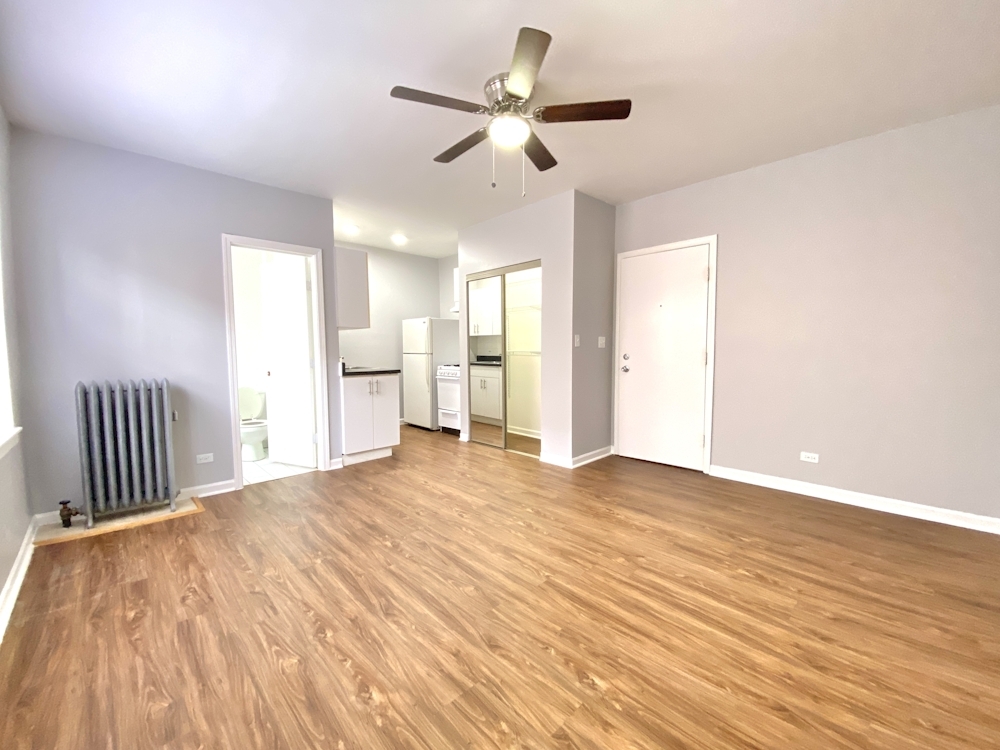 Building Photo - 4241 N Kenmore Ave