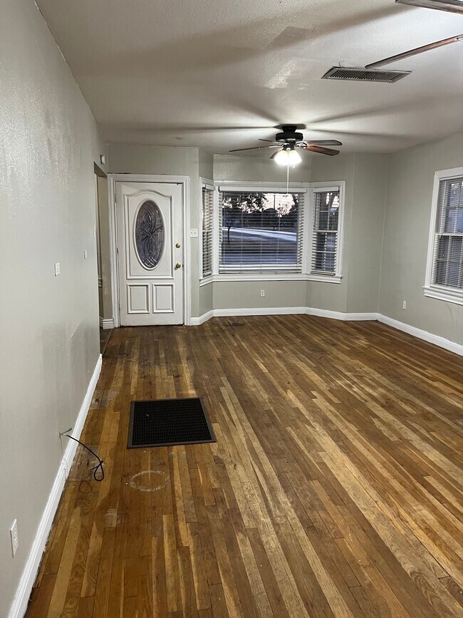 Foto del edificio - 1801 Runnels St