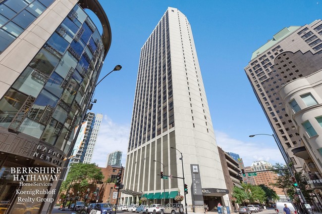 Foto del edificio - 2 E Oak St