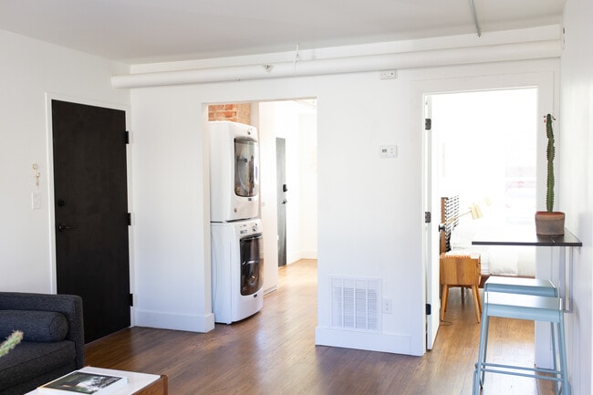 Building Photo - Chapman Apartments