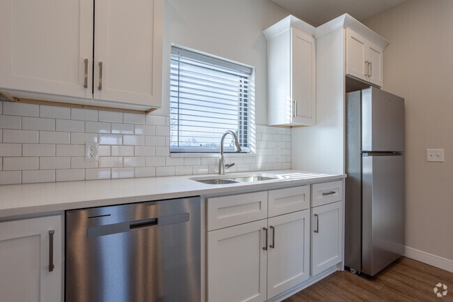 2BR, 2BA - 1,032SF - Kitchen - Post Drive Flats