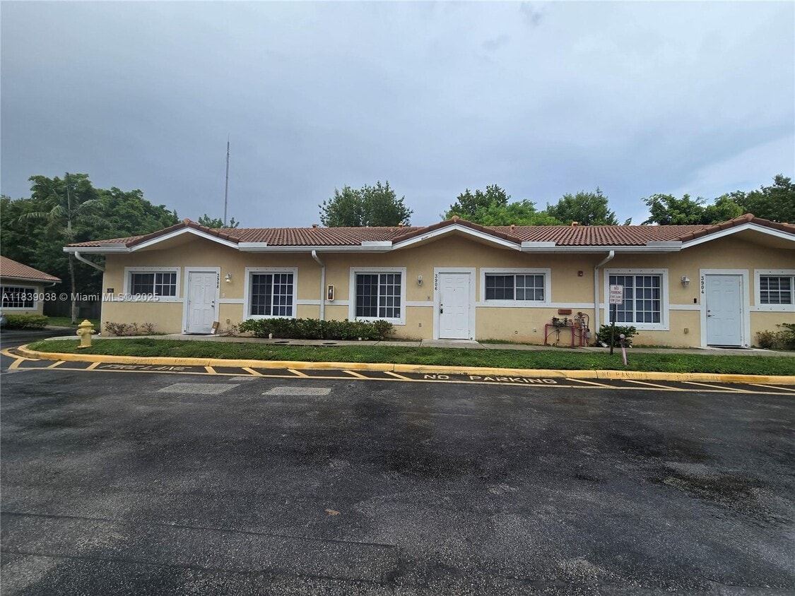 Primary Photo - 3906 SW 48th Ave