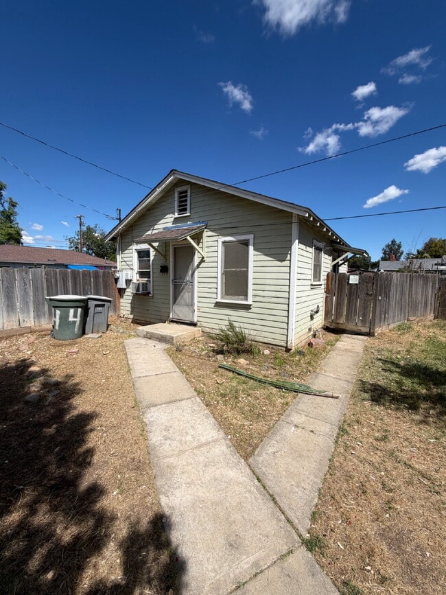 Building Photo - 1089 E 21st St