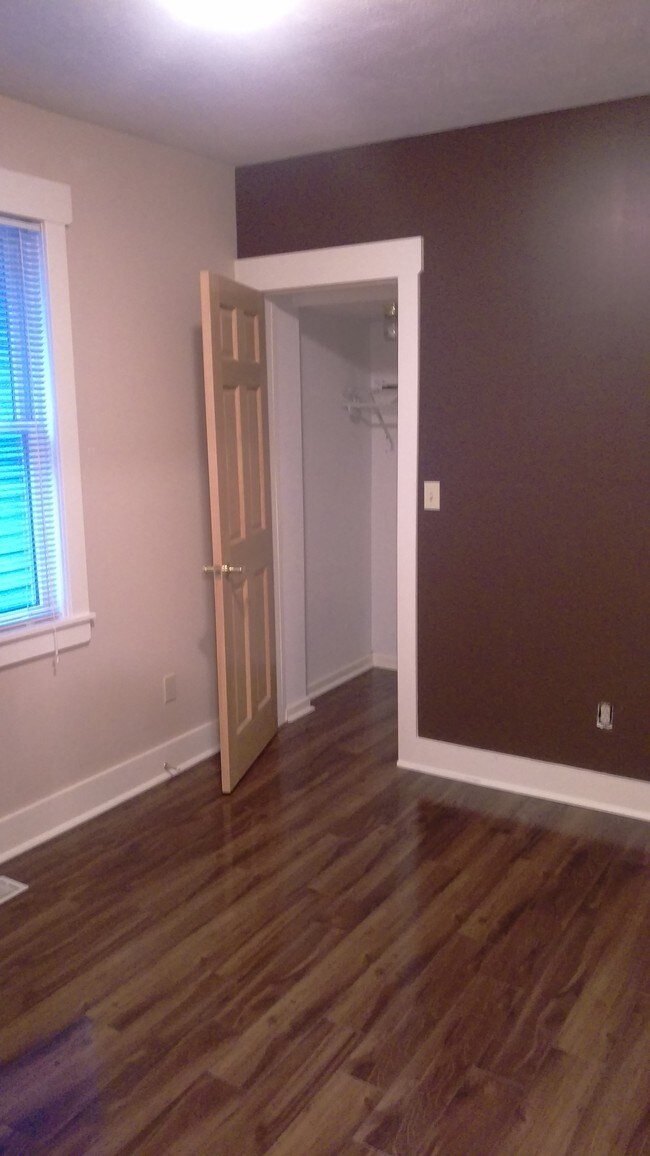 2 bedrooms - 807 Literary Rd