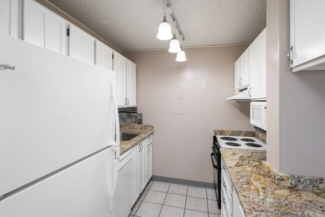 Building Photo - Kinau Lanais - One bedroom, one bath, one assigned parking