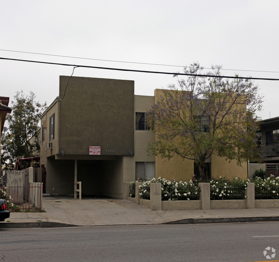 Primary Photo - 15837 Saticoy St