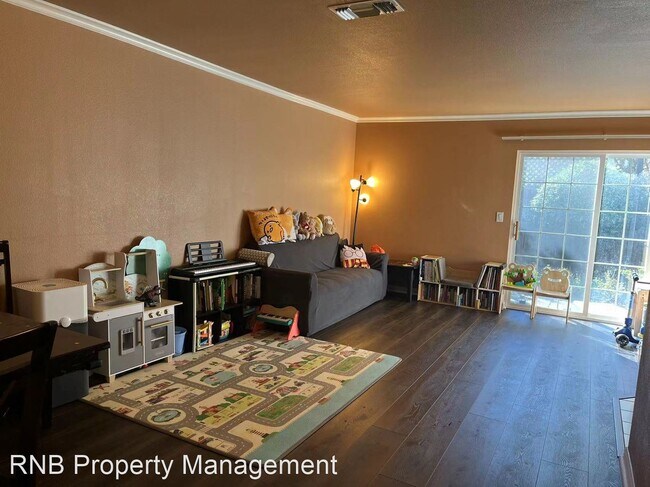 Building Photo - 3 br, 2.5 bath House - 6102 Marlee Circle