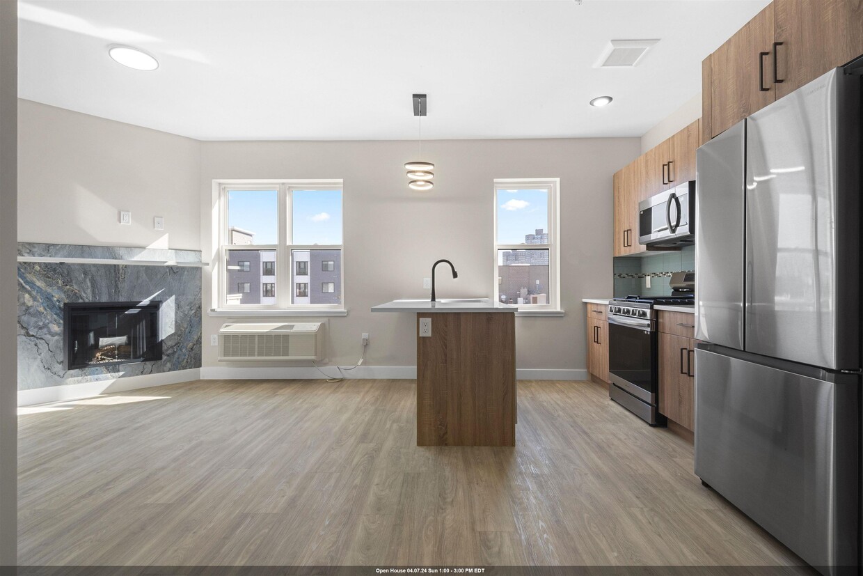 Primary Photo - 212 70th St