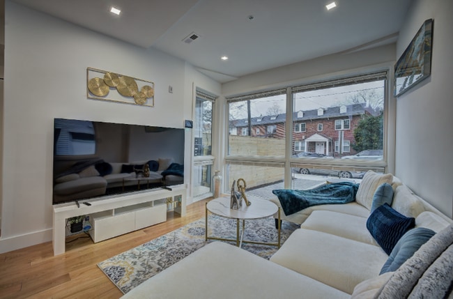 Foto del edificio - 5835 Colorado Ave NW