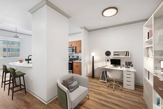 Building Photo - Lorian