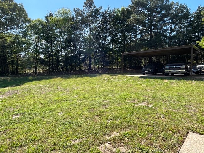 Foto del edificio - 15021 Hillview Rd