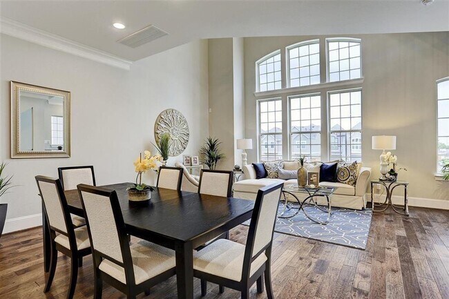 Building Photo - 2707 Strathwood Ln