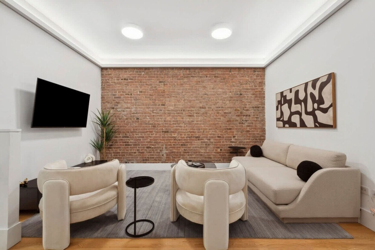Foto principal - 125 E 83rd St