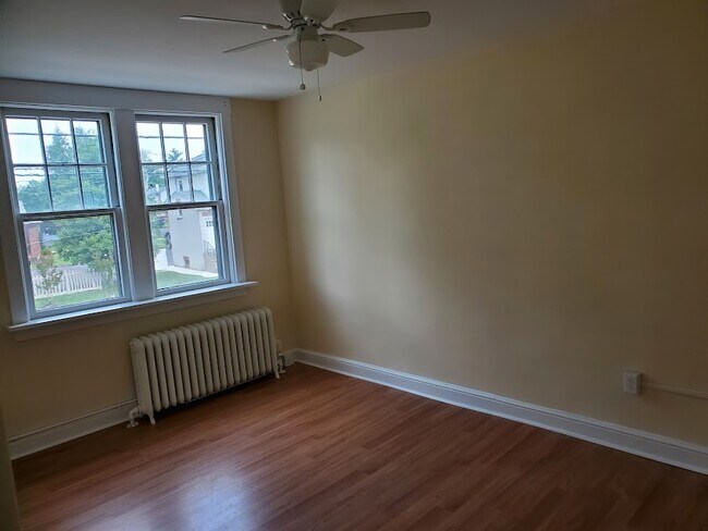 Foto del edificio - 312 E Main St