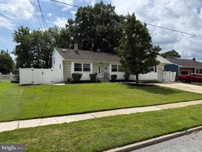 Building Photo - 417 Greenview Dr