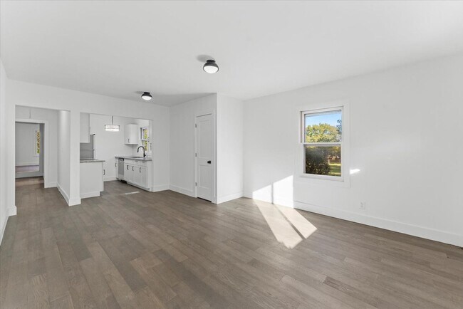 Foto del edificio - 3 BR, 2 BA with Full Private Master for rent!