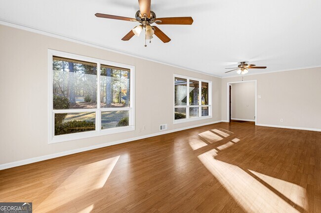 Building Photo - 4140 Rainbow Dr