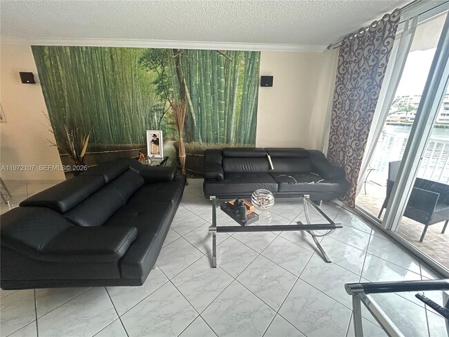 Foto del edificio - 121 Golden Isles Dr