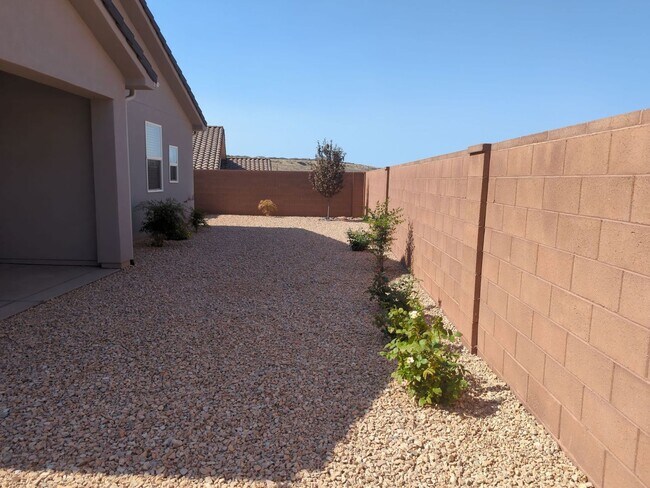 Foto del edificio - Modern 3 Bedroom Home with Spacious Layout!
