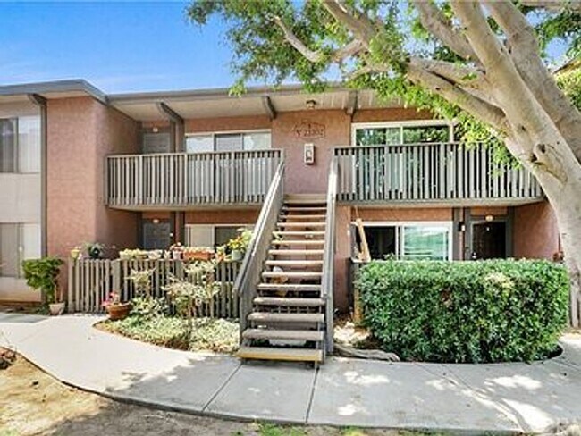 Building Photo - 2 BEDROOM 2 BATH CONDO