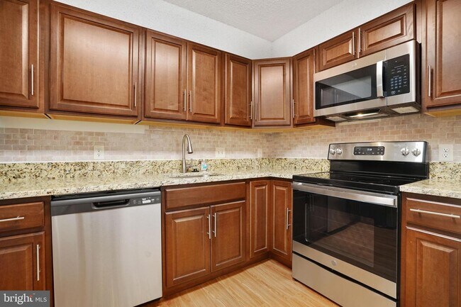 Foto del edificio - 3800 Powell Ln