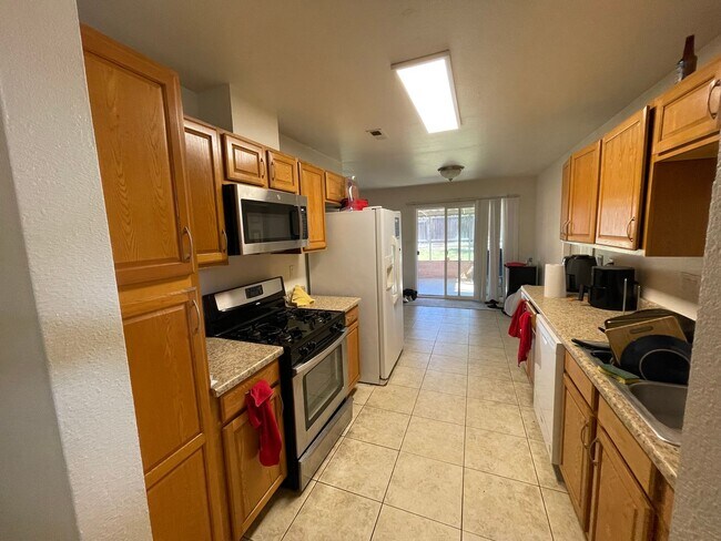 Building Photo - Amazing 4 Bedroom in the Heart of SD!