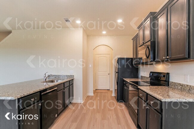 Foto del edificio - 5518 Sapphire Lagoon Rd
