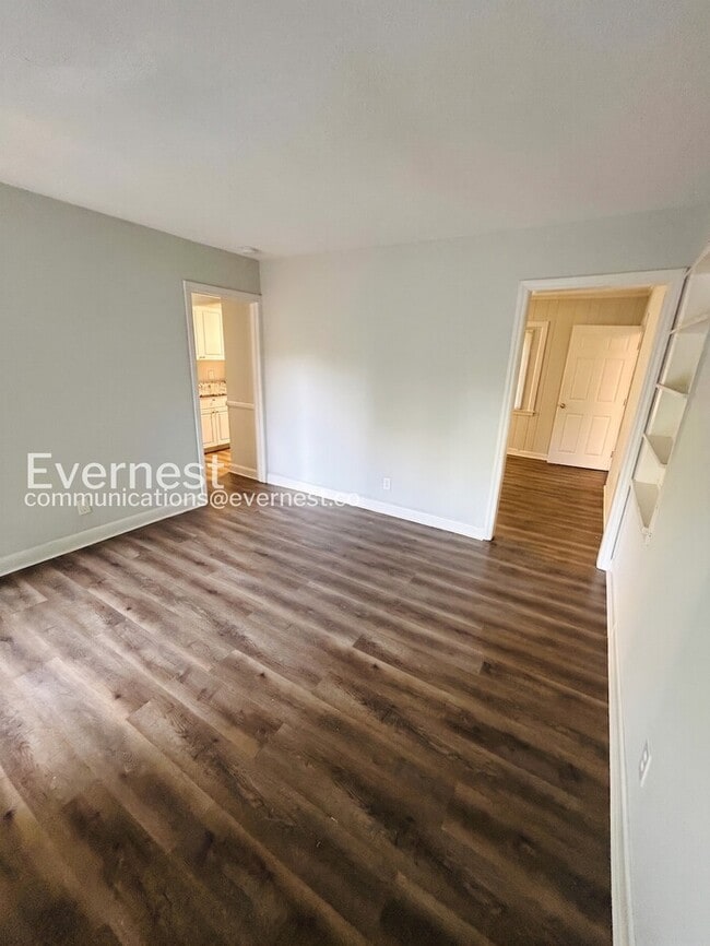 Foto del edificio - 203 Pinetree Dr