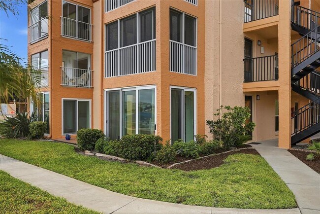 Foto del edificio - 8921 Blind Pass Rd