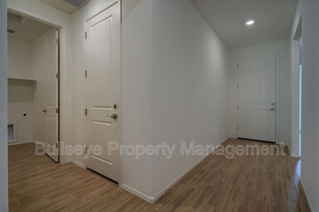 Foto del edificio - 8128 W Ln Ave