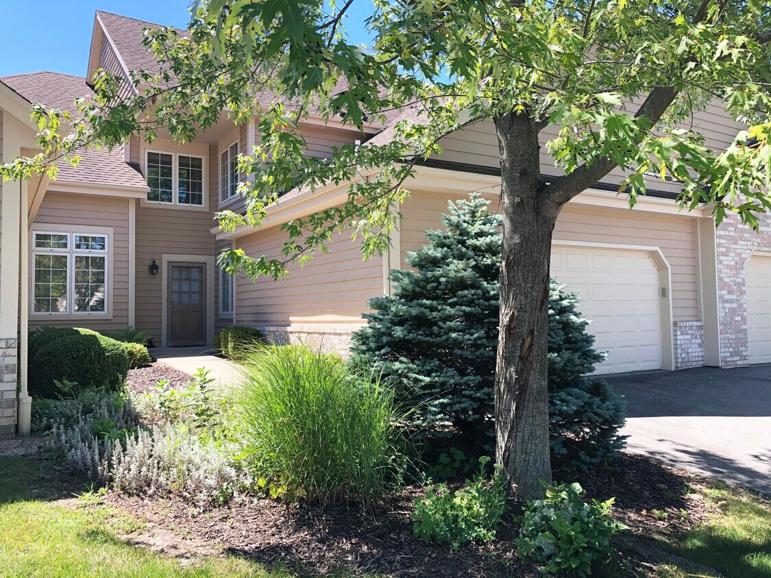 Foto principal - 2845 River Birch Dr