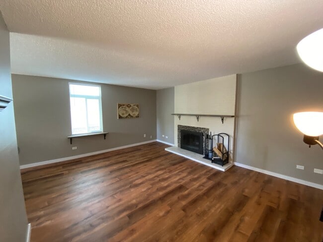 Building Photo - 3359 S Monaco Pkwy