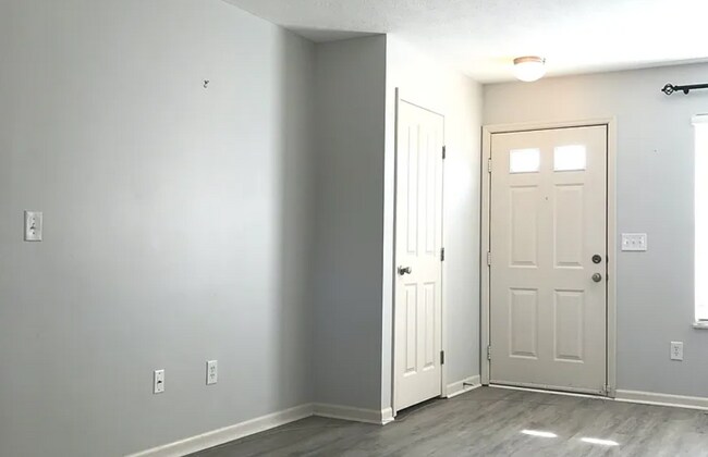 Foto del edificio - 2680 Sawmill Reserve Dr