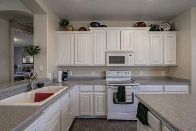 Building Photo - Fully Furnished 3 Bedroom Home In Coral Canyon With Community Amenities