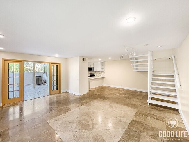 Building Photo - Peaceful and Spacious 3B/3BA condo with La...