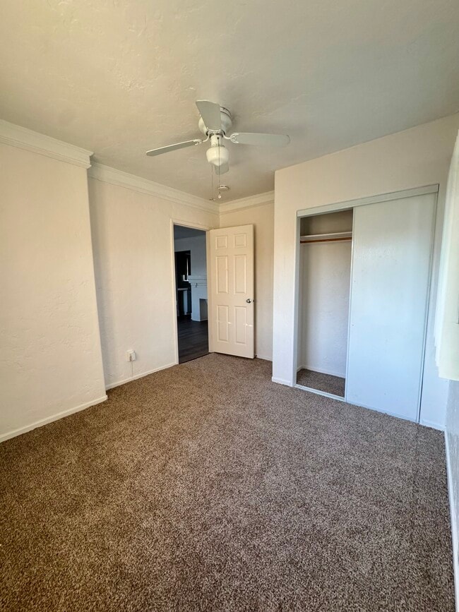 Dormitorio 1 - 309 W Heald Ave