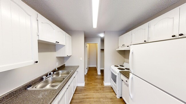 Photo du bâtiment - 10114-10105 105 Ave