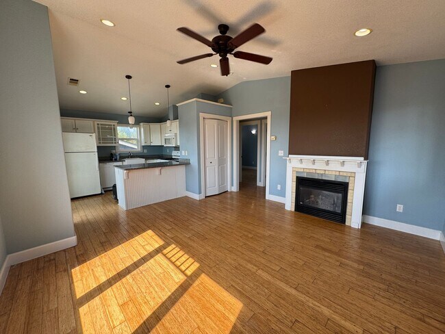 Foto del edificio - 2bdrm/1bth MIL with Garage.