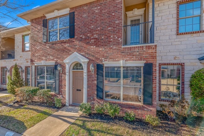 Building Photo - Fall 2025 Move In! Spacious 4 Bed, 4 Bath ...