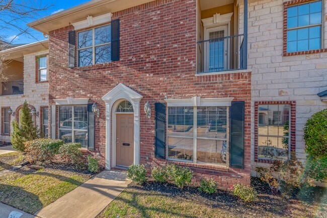 Foto del edificio - Fall 2025 Move In! Spacious 4 Bed, 4 Bath ...