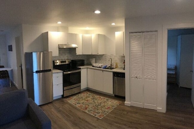 Building Photo - Perfect 1 Bedroom 1 Bath Cottage House!!!