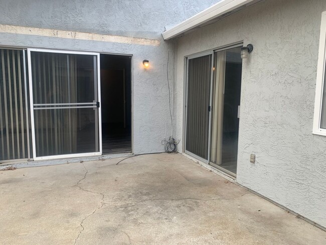 Building Photo - Large one story 4 bedroom home in Orangevale