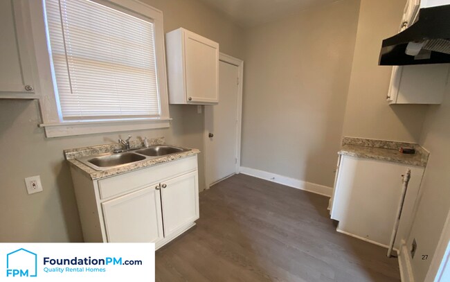 Building Photo - 2570 Malone Ave