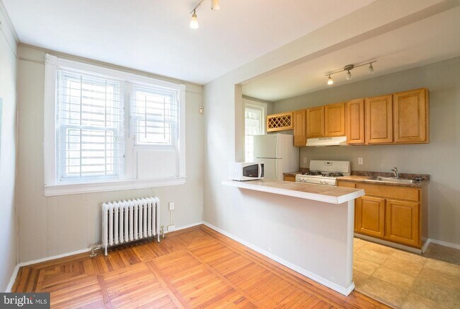 Building Photo - 5750 N Lambert St