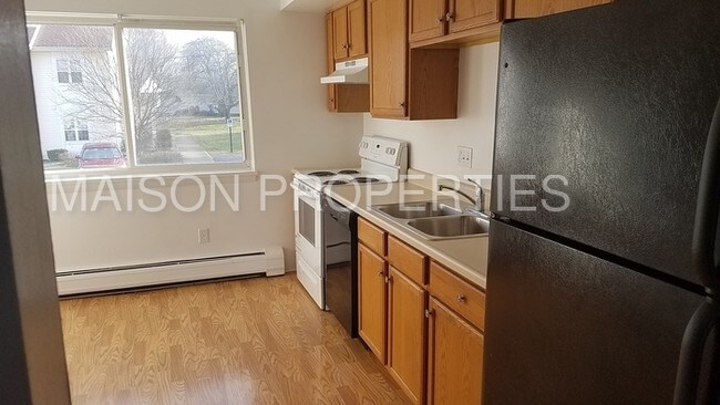 Building Photo - 2 Hickory Manor Dr