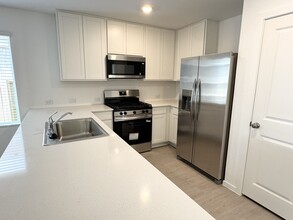Building Photo - 31509 Pianella Ln